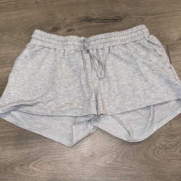 NWOT maternity sweat shorts medium - Picture 3 of 6